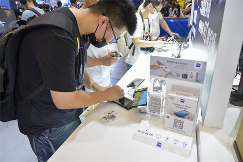 itheat热点科技展台现场火爆 精彩产品应接不暇